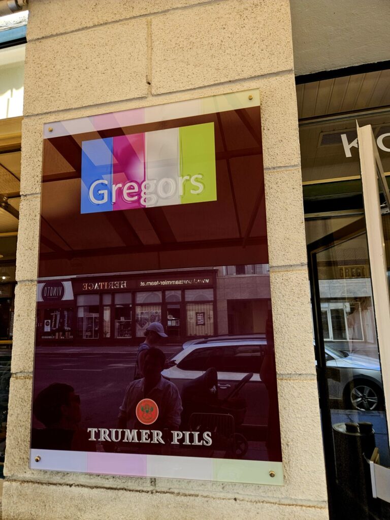 Türschild von Gregors Konditorei in Wien, Café-Station der Kuchenwanderung, Kuchen 5. Bezirk
