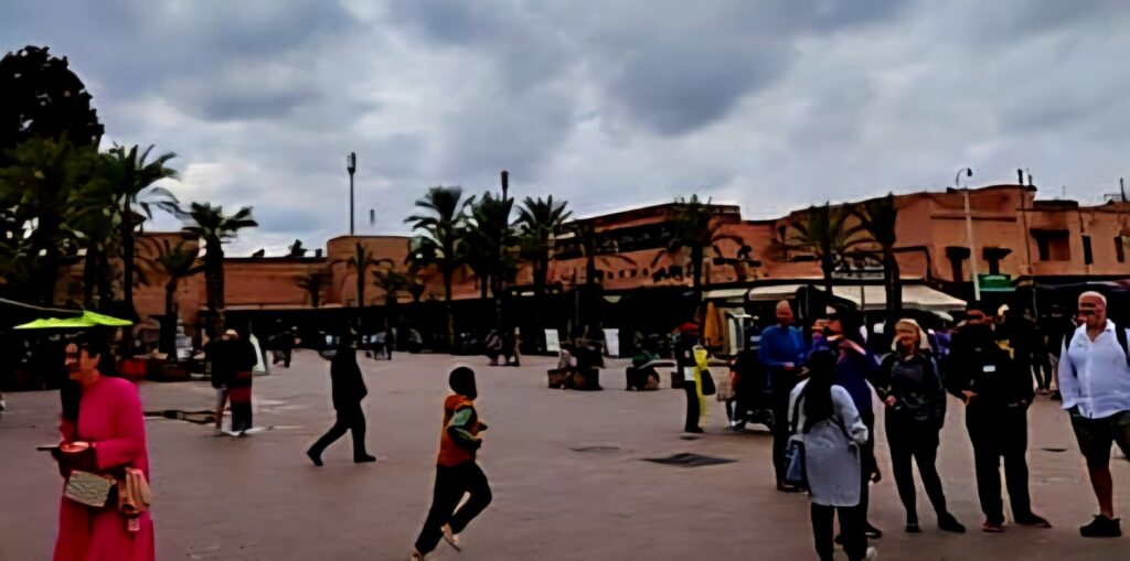 Blick auf den Hauptplatz Jemaa el-Fna in Marrakesch“